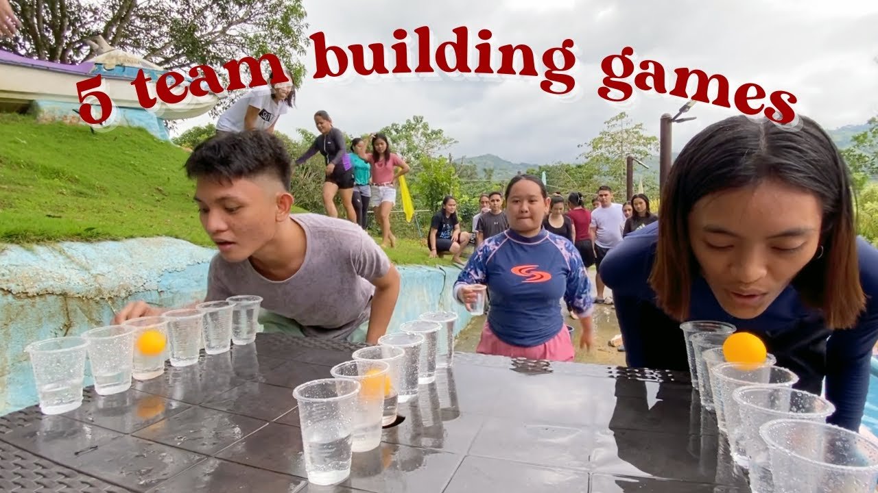 Đoàn nhân viên công ty tham gia hoạt động teambuilding ngoài trời