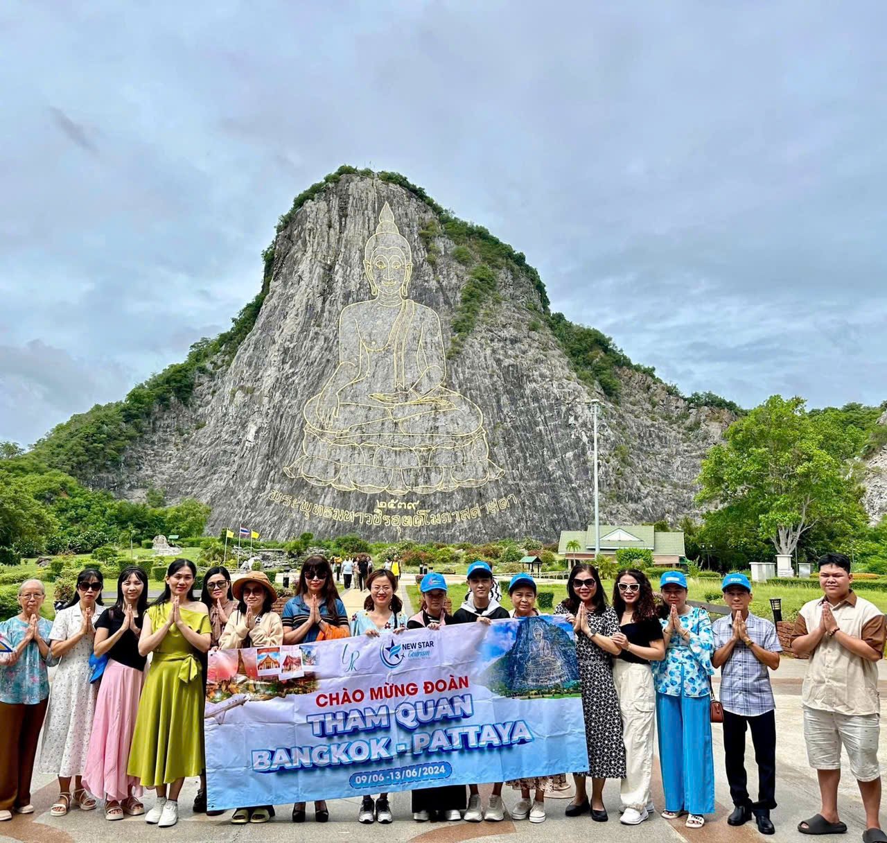 Đoàn khách New Star Tourism tại điểm tham quan