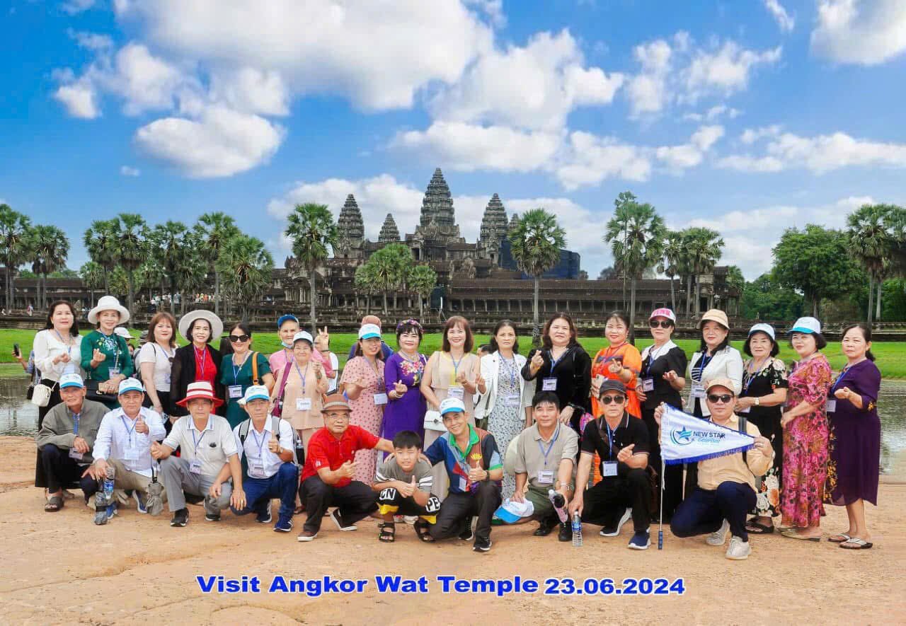 Đoàn khách New Star Tourism tại điểm tham quan