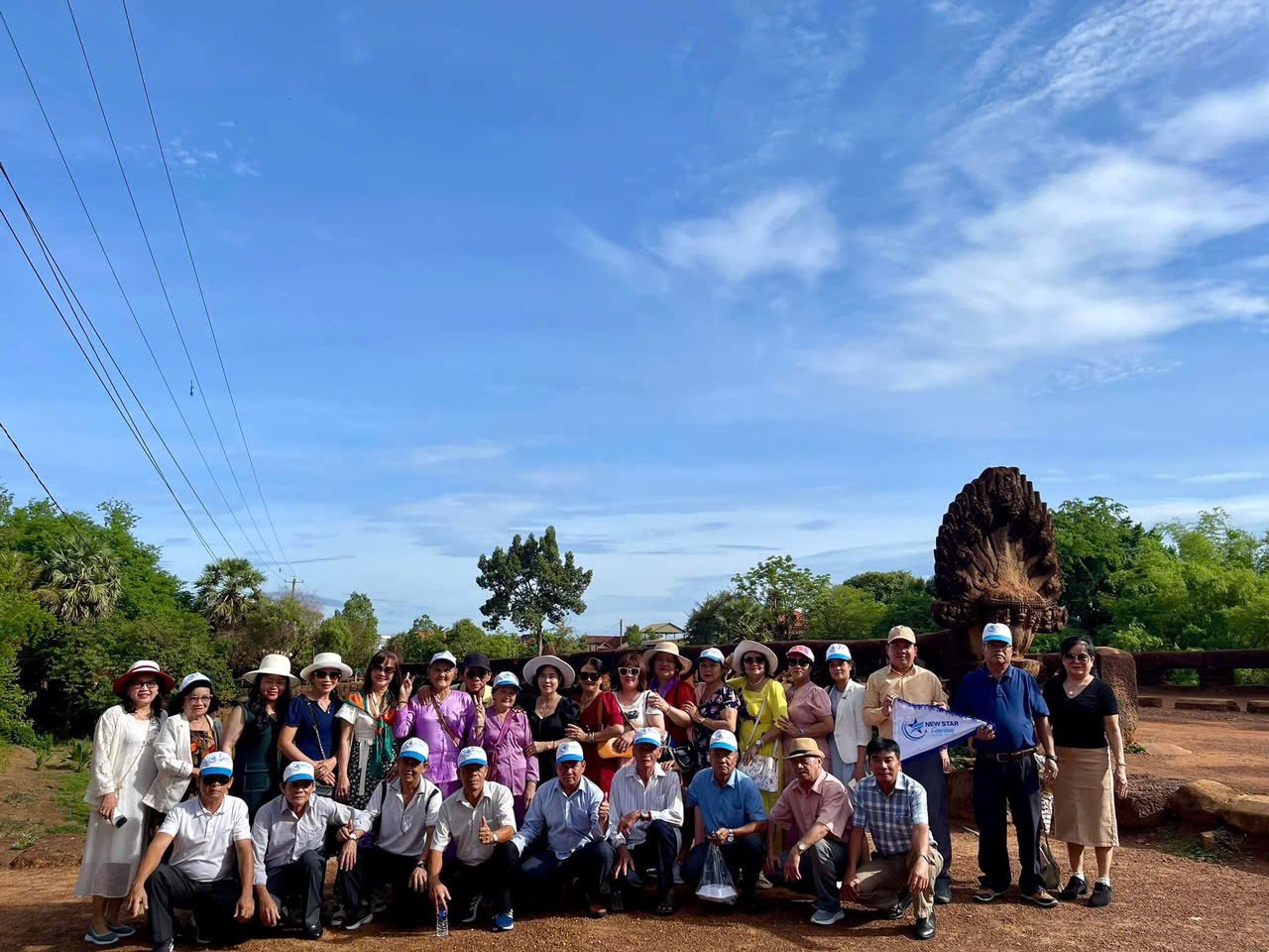 Đoàn khách New Star Tourism tại điểm tham quan