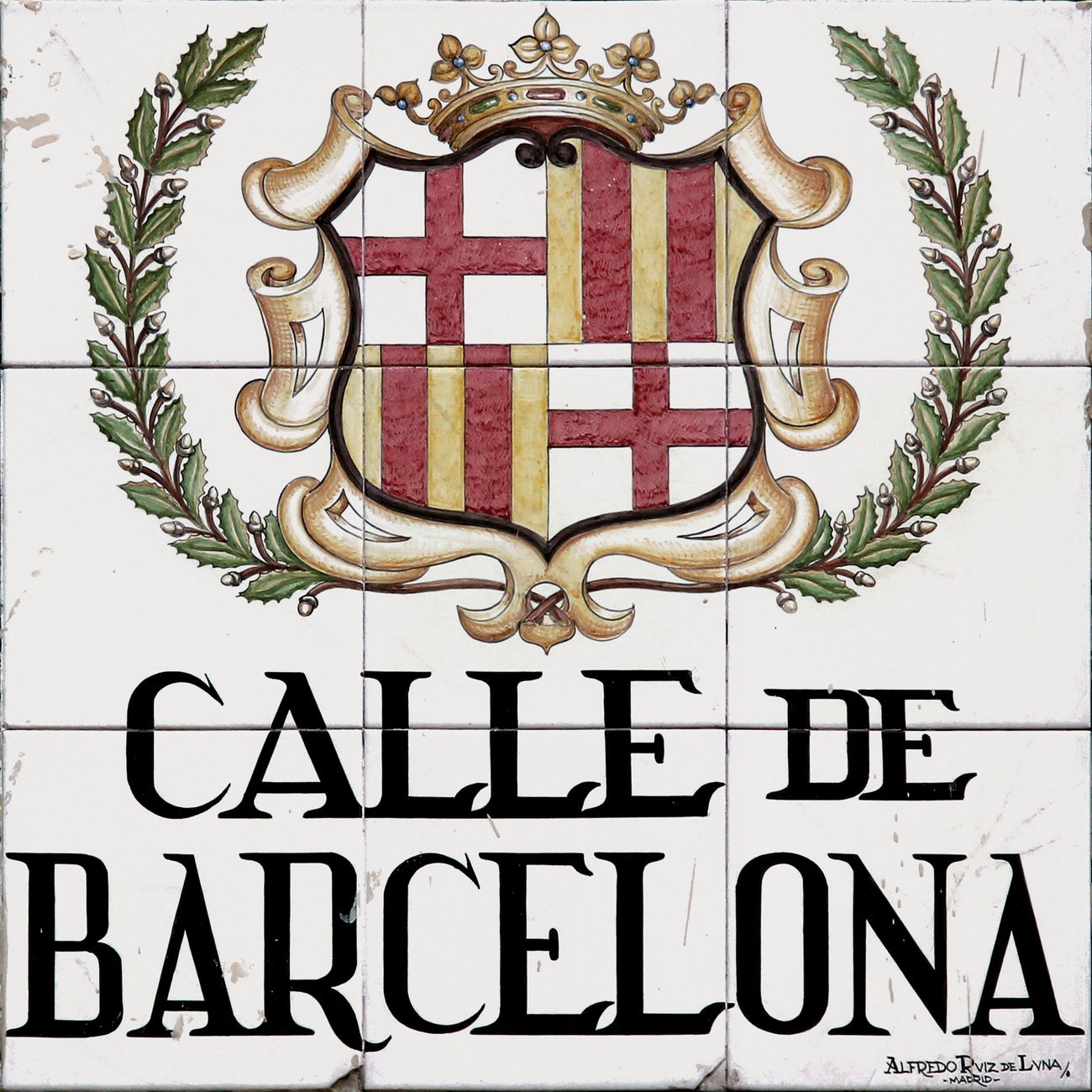 Cảnh kiến trúc Gaudi và trung tâm Barcelona