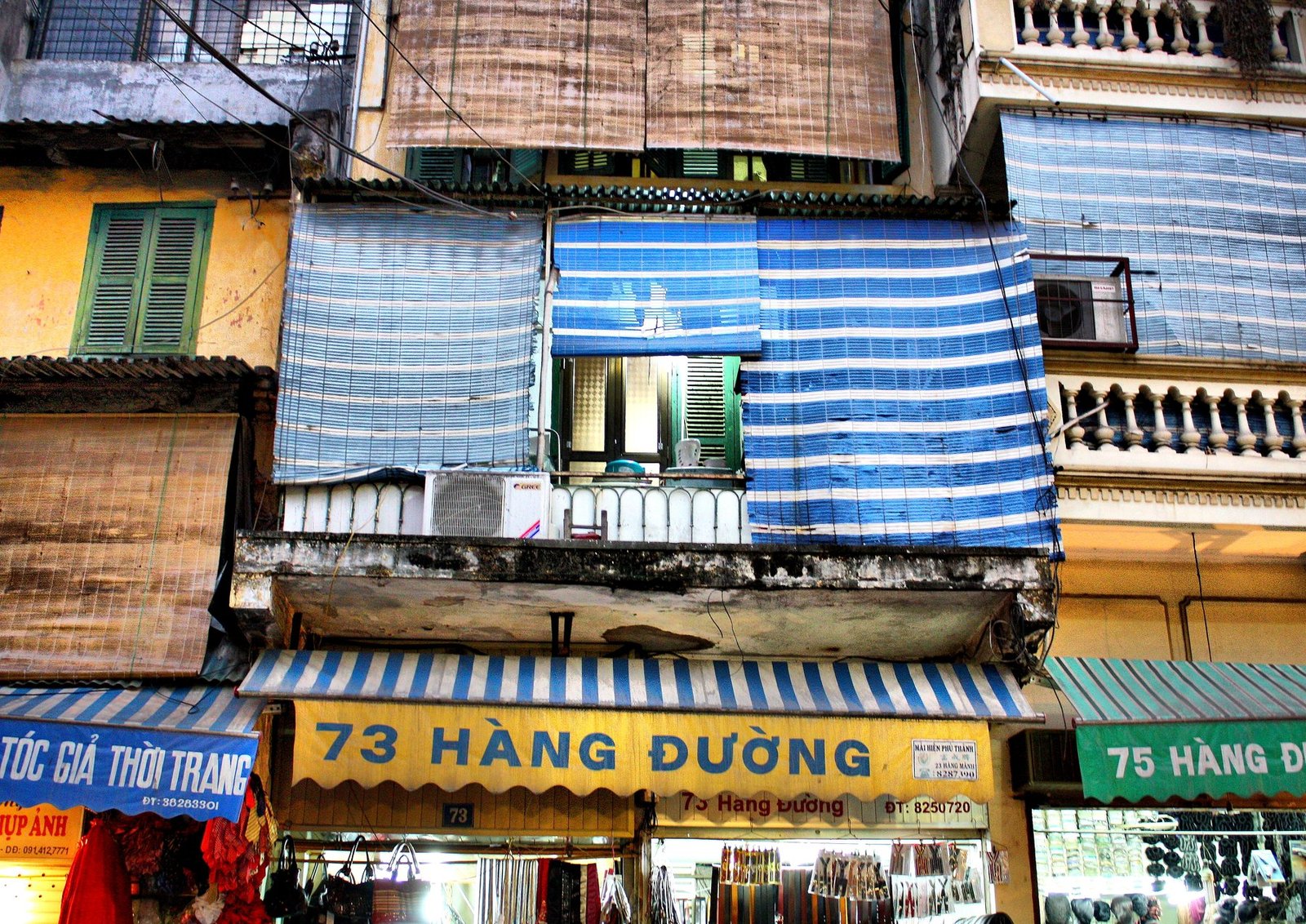 Bãi biển hoang sơ ở Côn Đảo với nước biển trong xanh