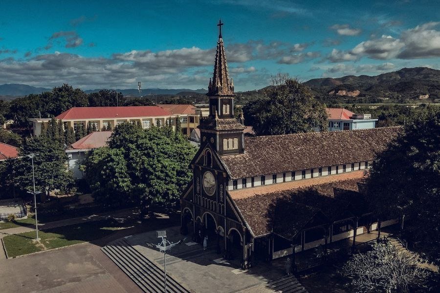 Cảnh rừng và núi Ngọc Linh