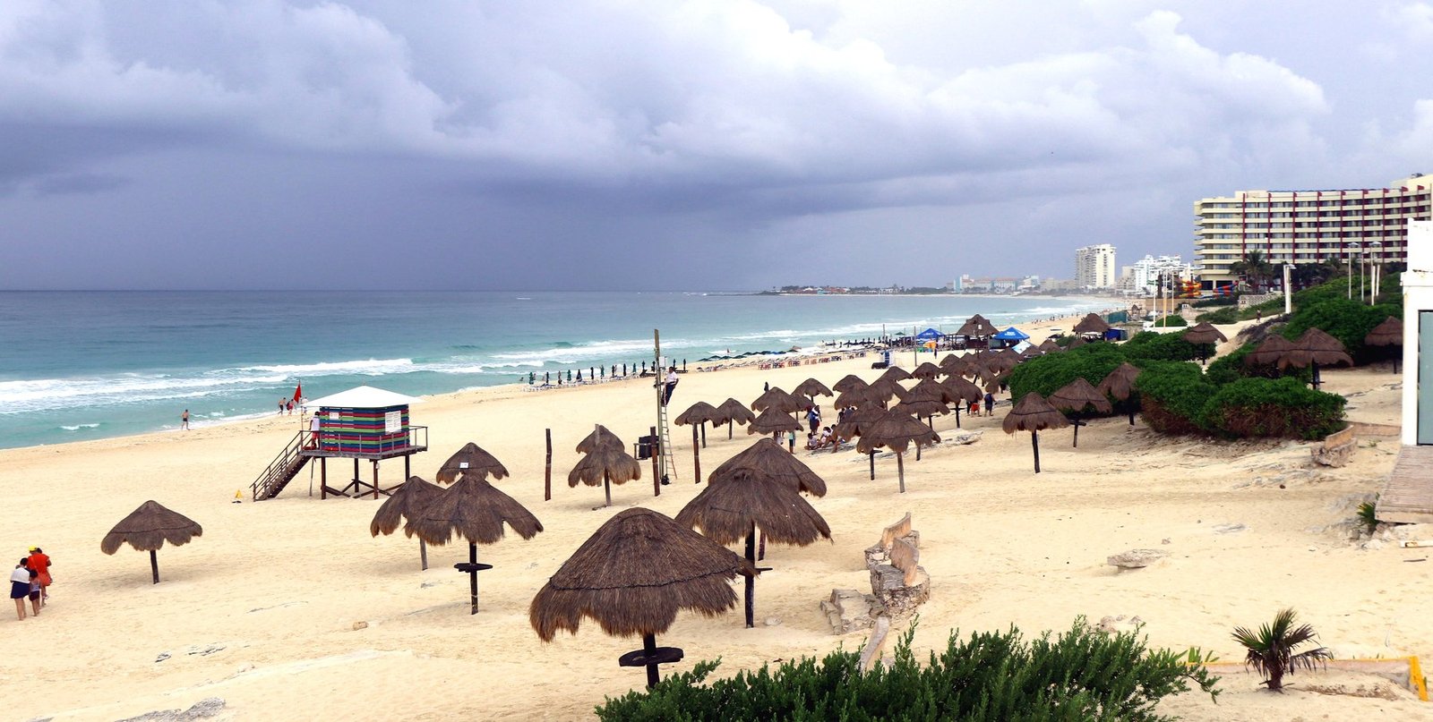 Cảnh biển Cancun và bãi cát trắng